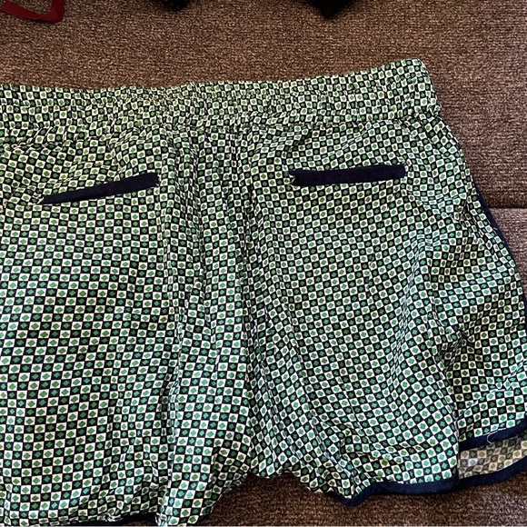 2 pairs ladies shorts- 1- black & white: 1 green & blue - Picture 3 of 7